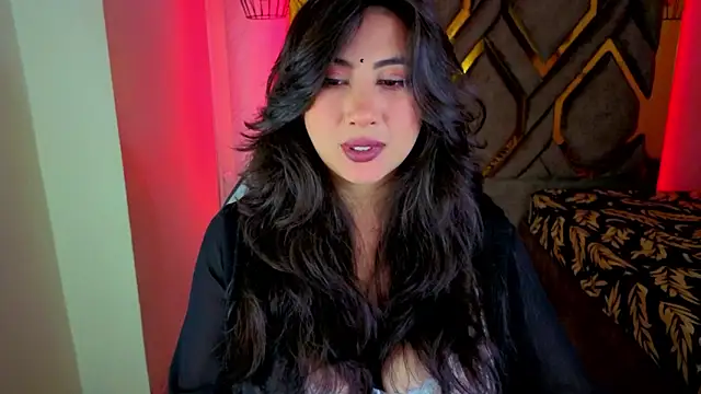 Snapshot of Luvienne chatting on February 28, 7:37 pm Luvienne online show from February 28, 7:37 pm