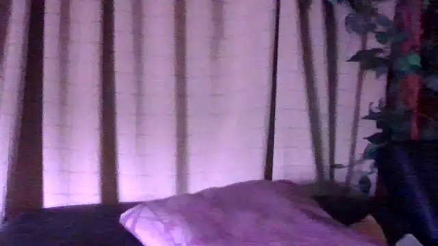 Snapshot of Sarahtjeuh_ chatting on February 6, 7:50 pm Sarahtjeuh online show from February 6, 7:50 pm