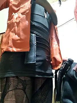 Snapshot of veronicatvcroosleather chatting on February 12, 7:47 am veronicatvcroosleather online show from February 12, 7:47 am