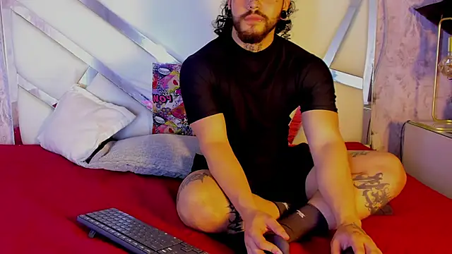 Snapshot of Benny_and_Mark chatting on February 8, 4:05 am Benny and Mark online show from February 8, 4:05 am