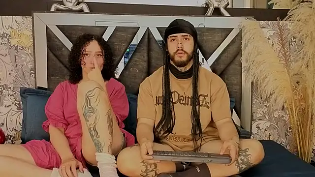 Snapshot of Benny_and_Mark chatting on February 11, 4:17 am Benny and Mark online show from February 11, 4:17 am