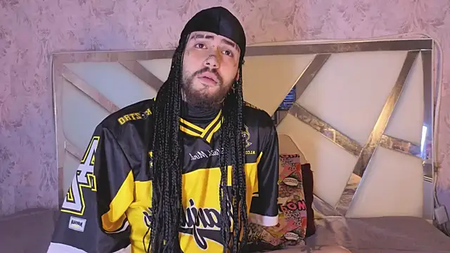 Snapshot of Benny_and_Mark chatting on March 3, 3:56 am Benny and Mark online show from March 3, 3:56 am