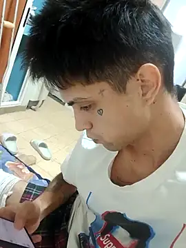 Snapshot of DanyxxxCuba chatting on February 2, 8:40 pm DanyxxxCuba online show from February 2, 8:40 pm