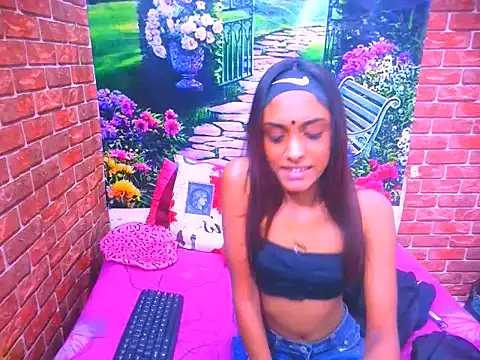 Snapshot of IndianPretty14u2Luv chatting on June 15, 5:09 am IndianPretty14u2Luv online show from June 15, 5:09 am