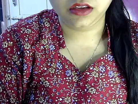 Cute Aliyaa online show from June 2, 12:18 pm