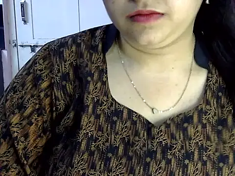 Cute Aliyaa online show from June 3, 2:33 pm