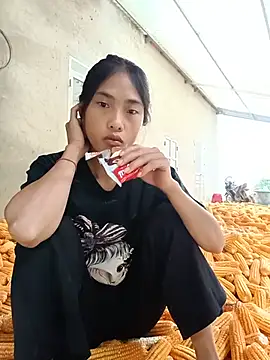 Snapshot of Hoa-tuylip chatting on July 18, 12:37 am Hoa-tuylip online show from July 18, 12:37 am