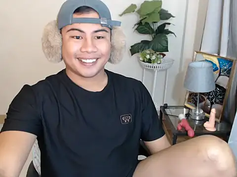 Snapshot of beraldick chatting on February 13, 11:45 pm beraldick online show from February 13, 11:45 pm