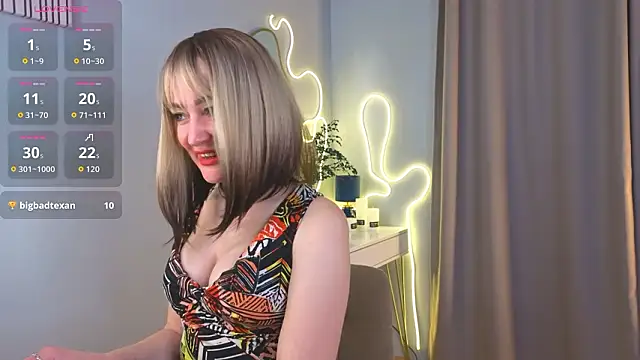 Snapshot of Oliiviaa_ chatting on February 2, 8:13 am Oliiviaa online show from February 2, 8:13 am