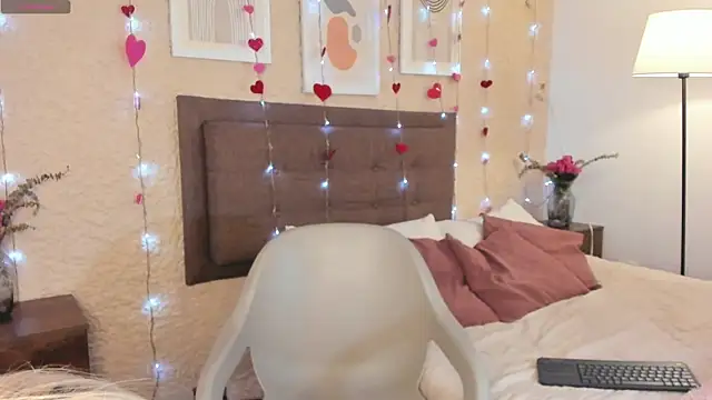 Snapshot of SalomeStorm_ chatting on February 21, 5:03 pm SalomeStorm online show from February 21, 5:03 pm