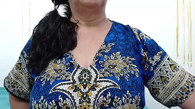 Snapshot of ElizabethMiler chatting on February 18, 2:40 am ElizabethMiler online show from February 18, 2:40 am