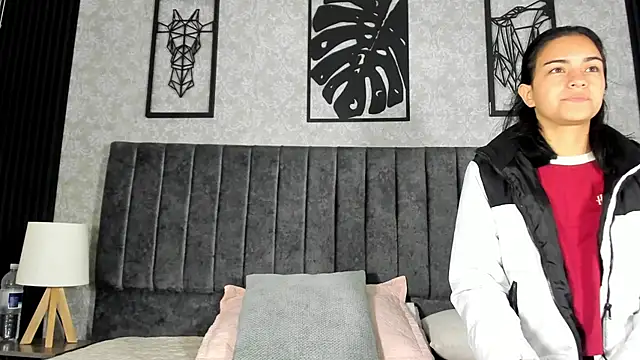 Snapshot of bliinkii_and_luka_ chatting on February 10, 12:31 pm bliinkii and luka online show from February 10, 12:31 pm