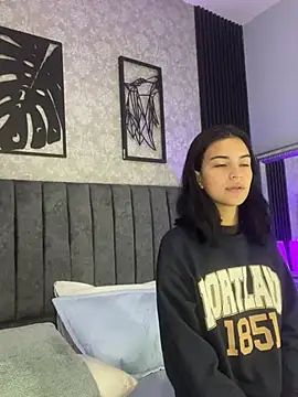 Snapshot of bliinkii_and_luka_ chatting on February 17, 12:56 pm bliinkii and luka online show from February 17, 12:56 pm