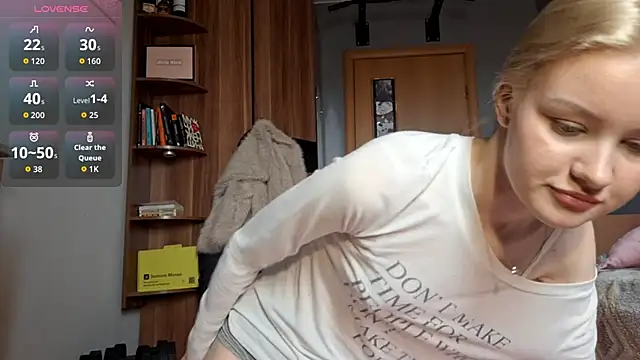 Snapshot of ChongTreece chatting on April 25, 7:22 am ChongTreece online show from April 25, 7:22 am