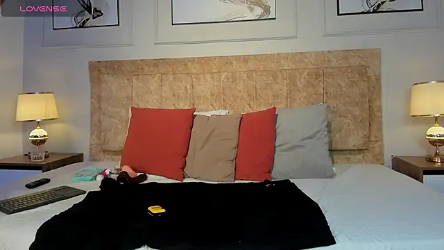 Snapshot of hanna_daze chatting on February 16, 12:23 pm hanna daze online show from February 16, 12:23 pm