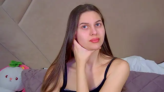 Snapshot of AliceVersal chatting on February 5, 4:06 am AliceVersal online show from February 5, 4:06 am