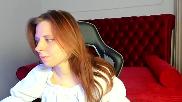 Snapshot of FreyaVey chatting on February 5, 7:35 am FreyaVey online show from February 5, 7:35 am