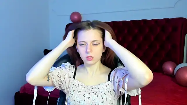 Snapshot of FreyaVey chatting on February 25, 6:12 am FreyaVey online show from February 25, 6:12 am