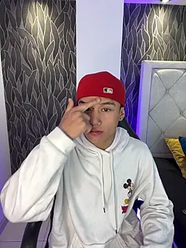 Snapshot of Dominik_Souza chatting on February 17, 12:23 pm Dominik Souza online show from February 17, 12:23 pm