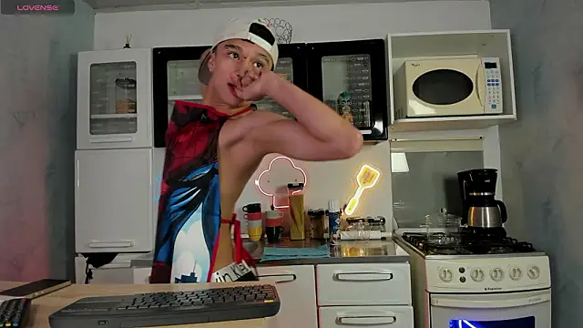 Snapshot of Dominik_Souza chatting on February 27, 1:33 pm Dominik Souza online show from February 27, 1:33 pm