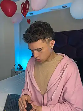 Snapshot of Dominik_Souza chatting on March 3, 7:53 pm Dominik Souza online show from March 3, 7:53 pm