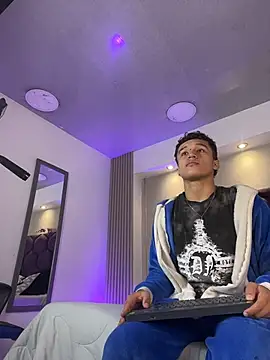 Dominik Souza online show from April 14, 8:04 pm