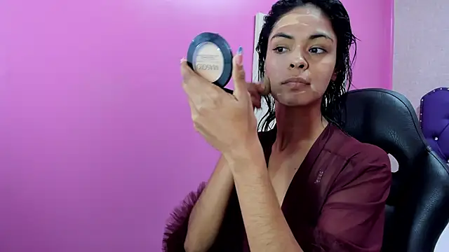 Snapshot of Tiara_Latina chatting on February 6, 11:41 pm Tiara Latina online show from February 6, 11:41 pm