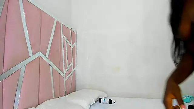 Snapshot of Dakkota_foxxx4 chatting on March 1, 5:09 am Dakkota foxxx4 online show from March 1, 5:09 am