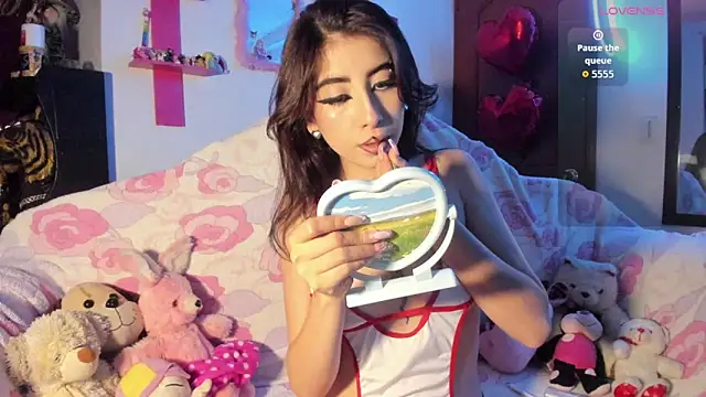 Snapshot of Rebecahart chatting on February 15, 11:23 pm Rebecahart online show from February 15, 11:23 pm