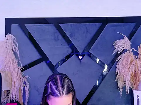 KylieWhitee online show from March 25, 1:06 pm