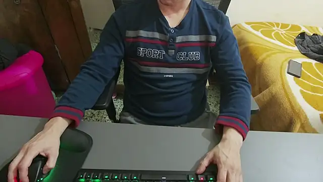 Daniiiel13 online show from February 6, 10:13 pm