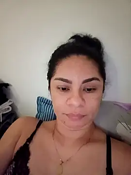 Snapshot of luna_pinky chatting on February 8, 6:33 pm luna pinky online show from February 8, 6:33 pm