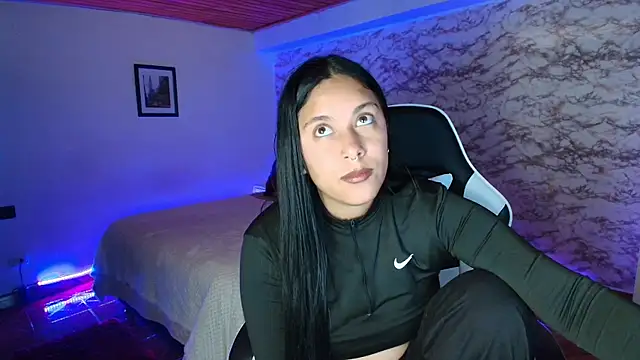 Camila IRoose online show from April 16, 12:50 pm