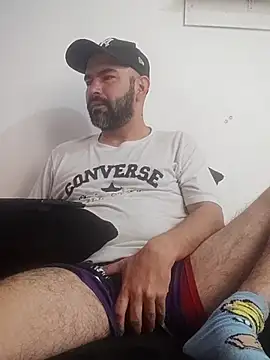 Snapshot of hairyandbigmann chatting on February 2, 3:22 pm hairyandbigmann online show from February 2, 3:22 pm