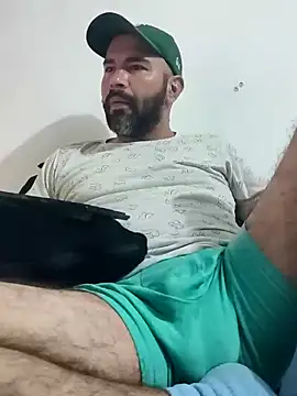 Snapshot of hairyandbigmann chatting on February 5, 2:27 am hairyandbigmann online show from February 5, 2:27 am