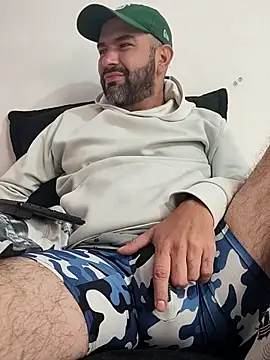 Snapshot of hairyandbigmann chatting on February 26, 6:29 pm hairyandbigmann online show from February 26, 6:29 pm