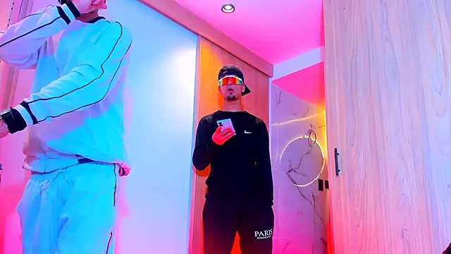 Snapshot of TheBatMansion chatting on February 3, 2:53 am TheBatMansion online show from February 3, 2:53 am