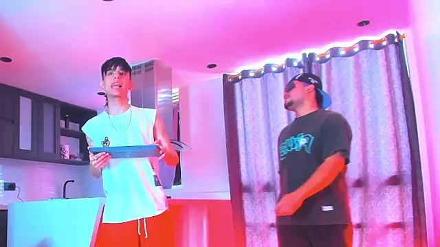 Snapshot of TheBatMansion chatting on February 16, 8:05 pm TheBatMansion online show from February 16, 8:05 pm