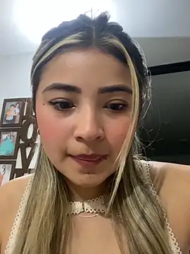 Snapshot of sweetlove- chatting on May 7, 7:25 am sweetlove- online show from May 7, 7:25 am