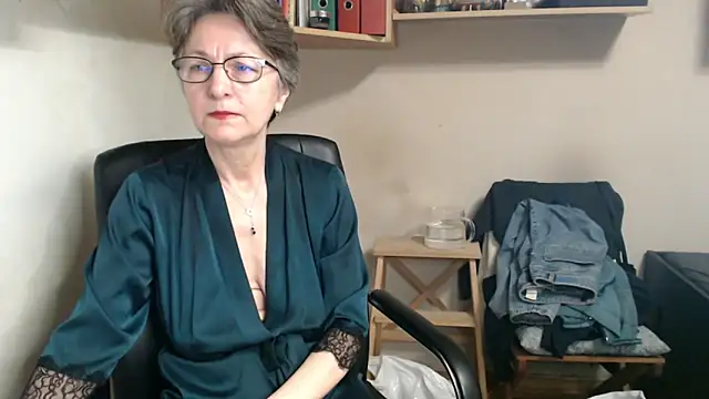 katemodel online show from December 18, 7:58 am