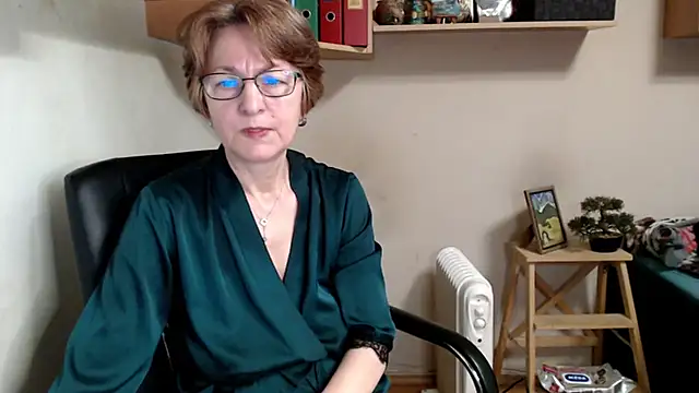 katemodel online show from February 4, 7:14 am