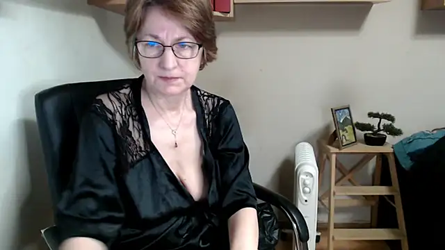 katemodel online show from March 12, 6:52 am