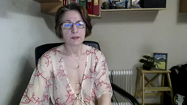 katemodel online show from May 22, 7:15 am