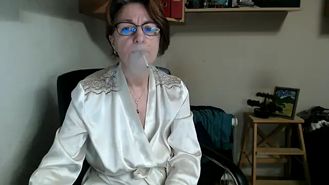 katemodel online show from May 28, 6:10 am