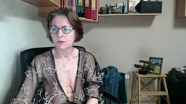 katemodel online show from May 31, 7:59 am