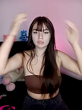 Snapshot of angel_naturall chatting on February 6, 3:00 am angel naturall online show from February 6, 3:00 am