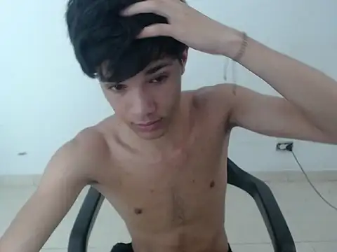 Snapshot of twink_straight_ chatting on February 4, 9:15 am twink straight online show from February 4, 9:15 am