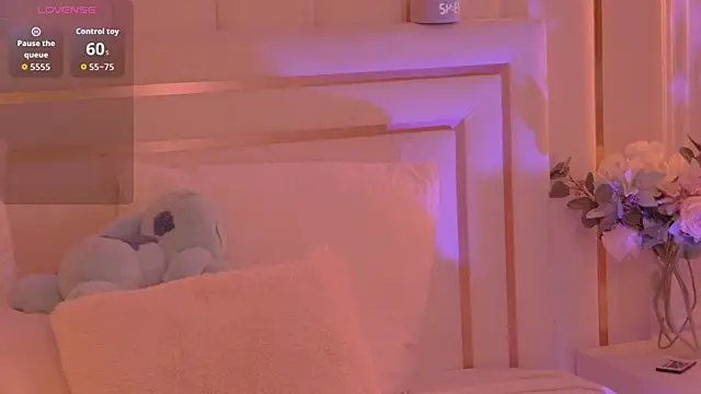 MollyHilton online show from February 18, 7:43 pm