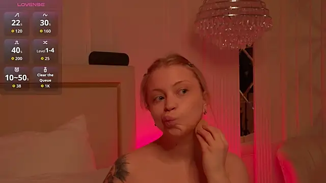 MollyHilton online show from April 1, 7:55 pm