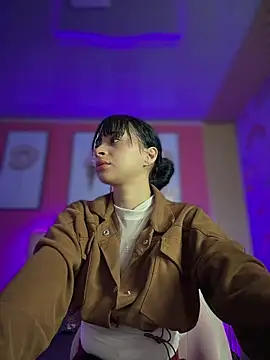 Snapshot of Sasha-18 chatting on February 4, 12:44 pm Sasha-18 online show from February 4, 12:44 pm